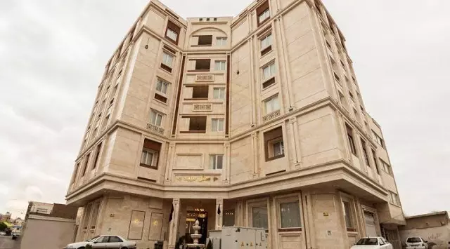 میبود