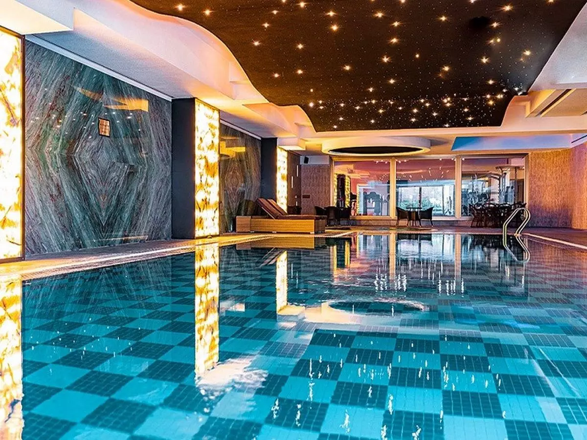 کابین بالکن دار با دید دریا